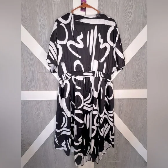 180. NWT Bloomchic Black/White Faux Wrap Dress 18/20 (2X) - Picture 4 of 4